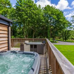 Squirrel Lodge 41 with Hot Tub