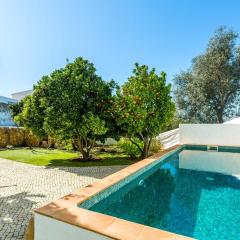 Pêra Vintage Villa With Pool by Homing