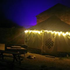 Yurt With View, TV, BBQ & firepit