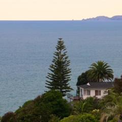 Hilltop Views - Bluff Hill Holiday Home