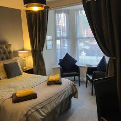 THE PROMENADE SUITE - 2 min walk to the lovely beach front promernade of llandudno
