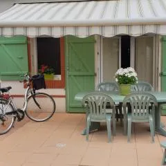 Maison de Vacances à La Tranche-sur-Mer avec Piscine, à 350m de la Plage, 4 Couchages - FR-1-22-170