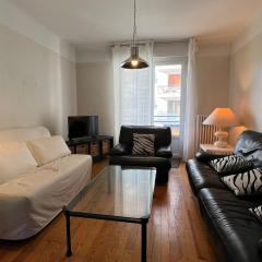 Appartement Confortable en Centre-Ville d'Aix-les-Bains - 4 Pers, 73m², Balcons, Parking, Animaux OK - FR-1-555-81