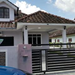 Maryam Homestay