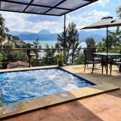 Casa con jacuzzi y vista al lago!