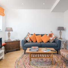 JOIVY Cosy 2 bed, 2 bath flat with terrace, close to Tower Bridge