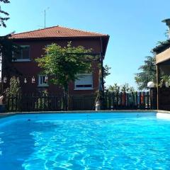 Appartement dans maison individuelle, piscine