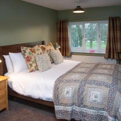 Relaxing Cottage Escape - Pub - Fire - King Size Bed
