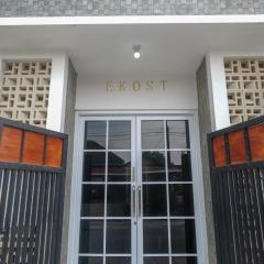 KoolKost Syariah near Luwes Gentan Park (Minimum Stay 30 Nights)