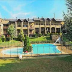 Preciosa casa con jardín y piscina