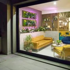 Moody smart & comfy Hotel