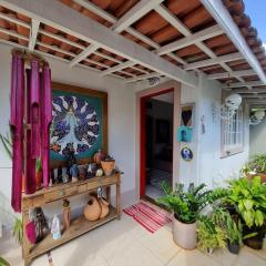 Casa decorada com garagem perto da Praia Perequê