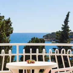 50 Meter bis zum Strand mit Meerblick, Küche, WLAN, Klima