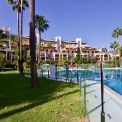 797 HOLIDAY RENTALS - BELLAGIO- Elegante piso para 6 a 1 min de la playa, con piscina interior y exterior, SPA con jacuzzi