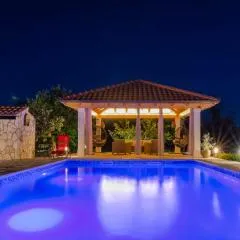 House vacation with pool,three rooms,near Šibenik