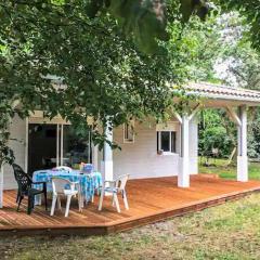 Gorgeous Home In Naujac-sur-mer With Kitchen