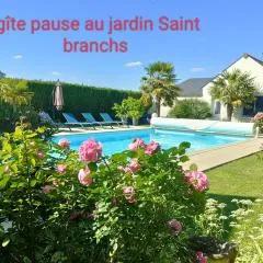 Gîte Pause au jardin piscine chauffée
