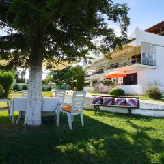 Solon and Teo Summer House in Avdira beach