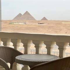 Famous Pyramids View Apartment