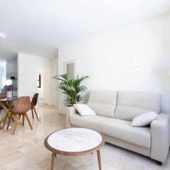 Sunnyland Martianez Valois