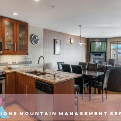 Raven's Nest - Luxury Pet Friendly Condo with Private Hot Tub & Mountain Views