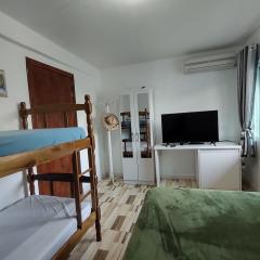 Pequeno apartamento em chacara próximo às praias com internet