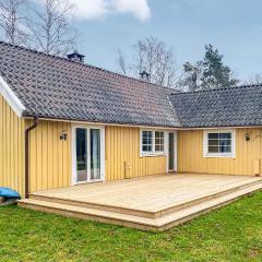 Nice Home In Frjestaden With 4 Bedrooms And Wifi