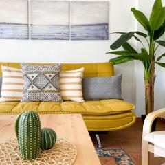 Muy luminoso, con piscina y a 5 min de la playa.