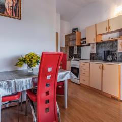 1 Bedroom Cozy Apartment In Liznjan