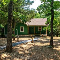 The Leanin' Tree - Nestled Amongst The Piney Woods Of East Texas cabin