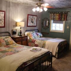 Acorn Hideaways Canton Beautiful 1890s Fashion Suite up to 6