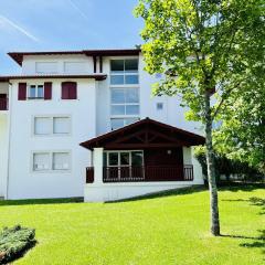 T2 à Cambo-Les-Bains, balcon, parking privé, près des thermes - FR-1-495-14