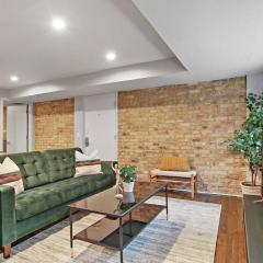 Stylish & Blissful 2BR Apartment in Chicago - Barry 837-GB