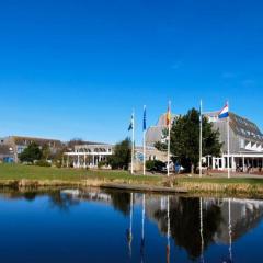TIME-OUT met ZONNIG TERRAS, eigen KEUKEN, Dichtbij Dorp, Duinen, Strand en Vuurtoren , Incl verwarmd Hotel-ZWEMBAD