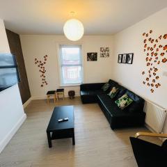 Safari Apartment, Free Parking, 10Min Walk To Blackpool tower, sleeps 12