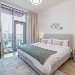 Spacious 3BDR Apartment and maid room with Burj Khalifa View