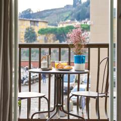 3 Master Bedrooms With Balcony on the River with Views