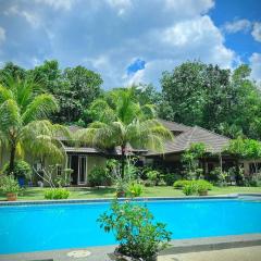 Lui Farm Villa - Private Villa for Staycation & Retreat