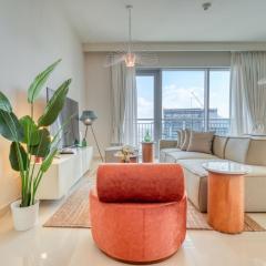 Elegant 3BR with Assistant Room at Harbour Views Tower 1 by Deluxe Holiday Homes