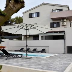 Villa Pinia with pool, Zadar