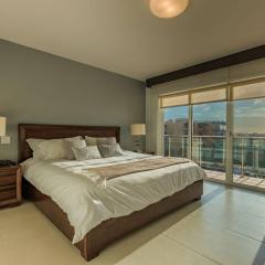 Modern, Stylish And Great Views Apt In Oceania