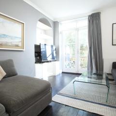 Walk to Notting Hill /Paddington 1 B/R with patio