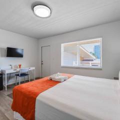 Comfortable Beachfront Studio with pool! -M32