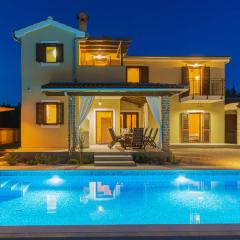 Villa David - luxurious secluded villa with a heated pool
