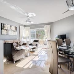 Stylish Penthouse Duplex at Matchroom Country Club