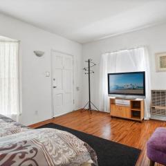 Lovely Studio Apartment located in Santa Monica A