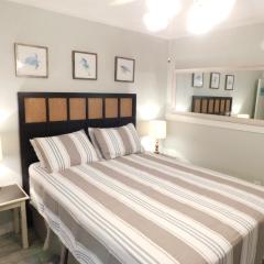 Budget Friendly Condo Perfect for a Romantic Getaway within Walking Distance to the Beach!