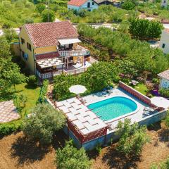 Nice Home In Polaca With Wifi, Private Swimming Pool And Jacuzzi