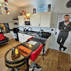 Southsea Royale James Bond 3 bed Cool Penthouse, seafront parking