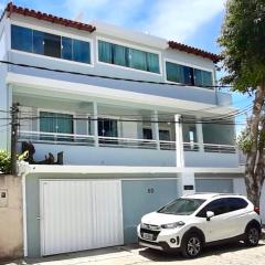 3 QUARTOS,10 min a pé Praia Grande, GARAGEM 3 carros, Churrasqueira, Wi-Fi e Cozinha Completa